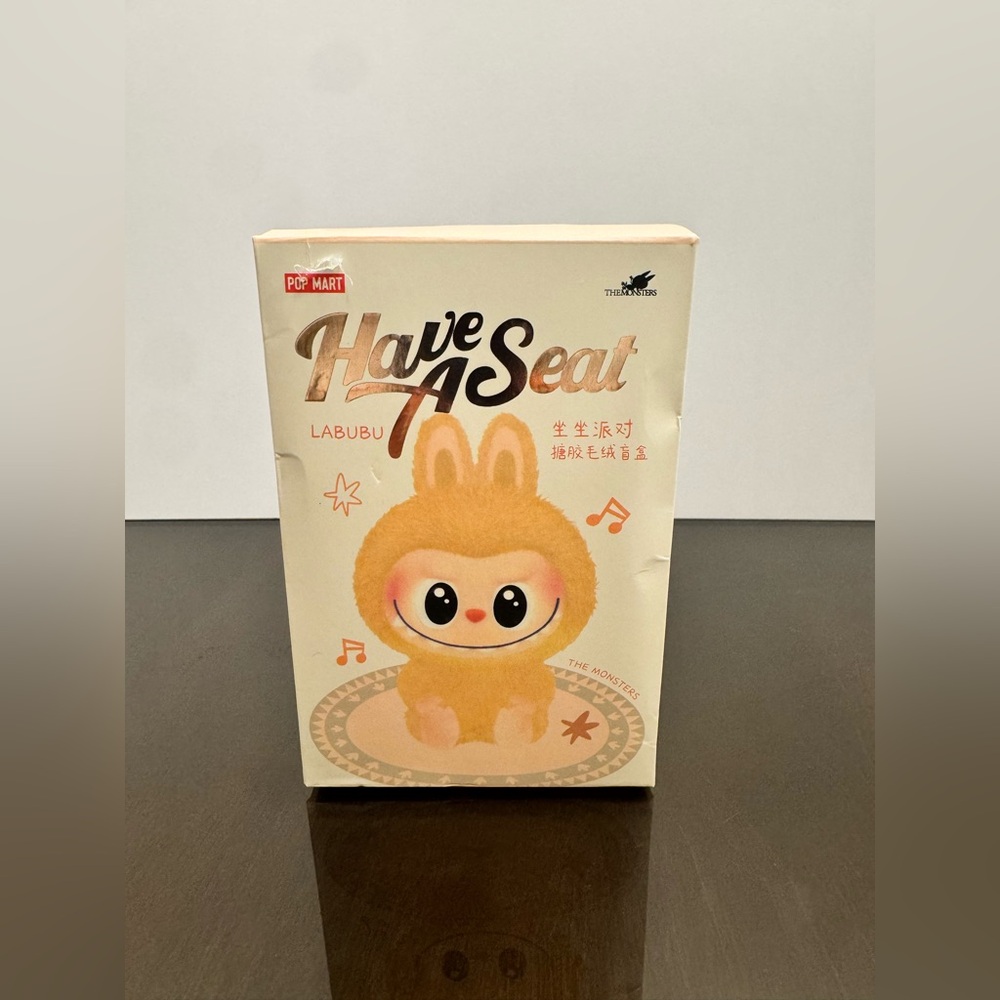Labubu LAFUFU HAVE A SEAT  Vinyl Face Toy